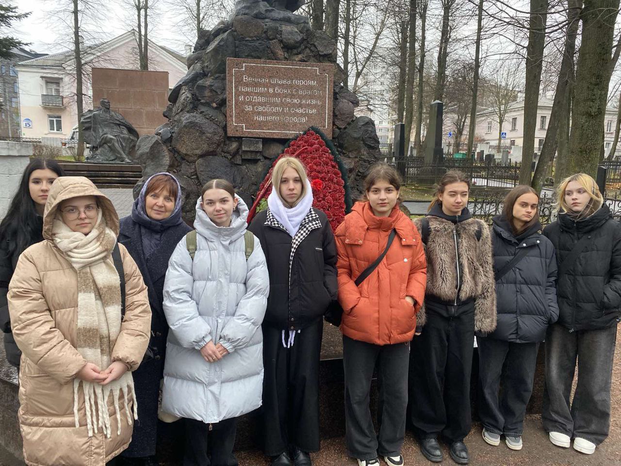 Экскурсия на военное кладбище и в Храм Александра Невского