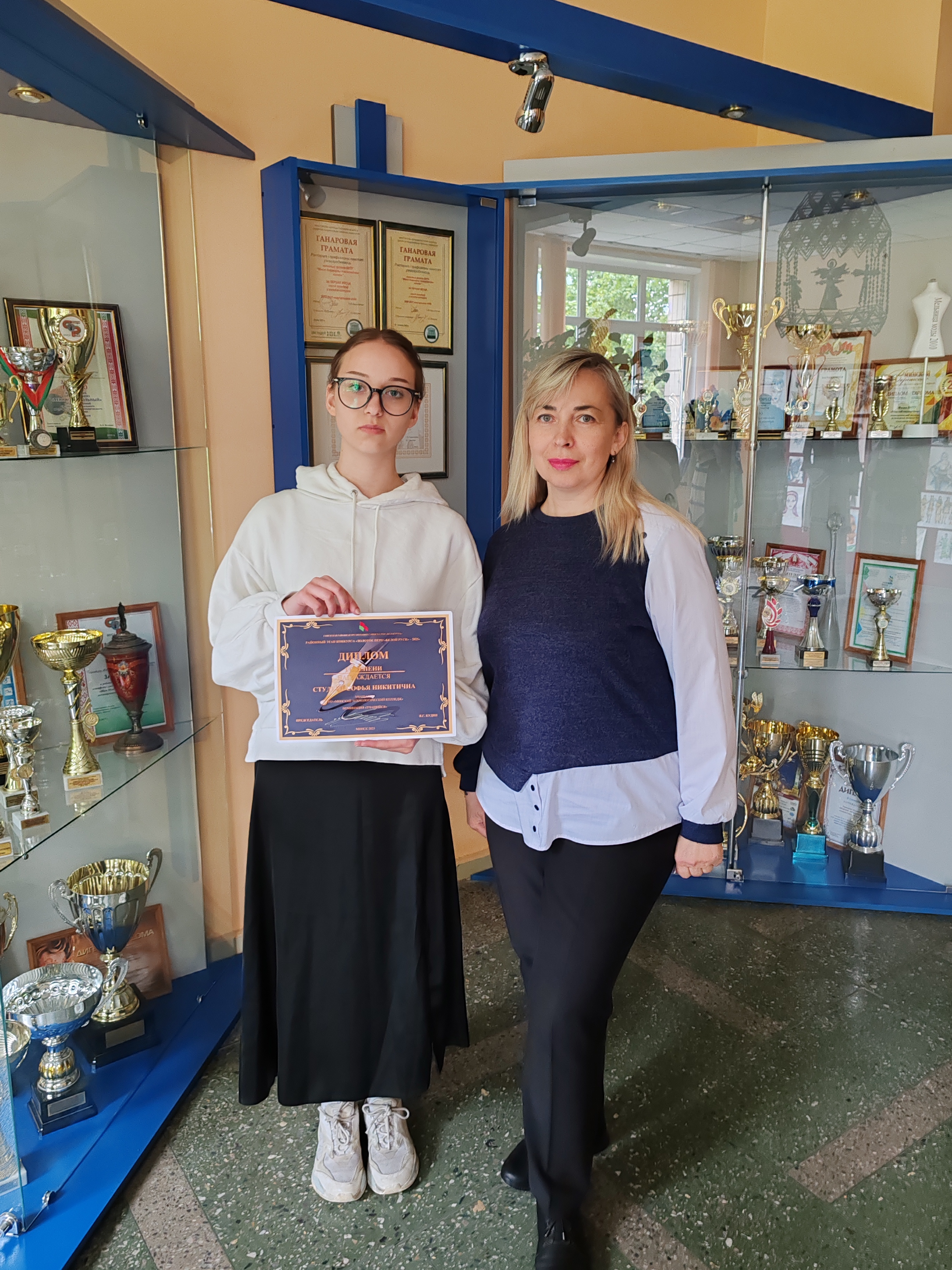 Какая безмерная тяжесть на женские плечи легла…